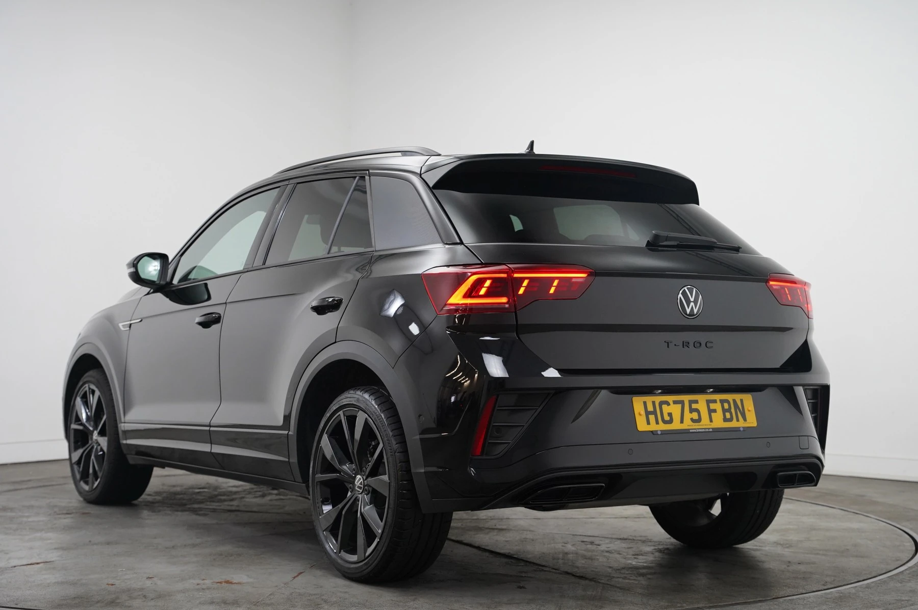 Volkswagen-T-Roc-image-2