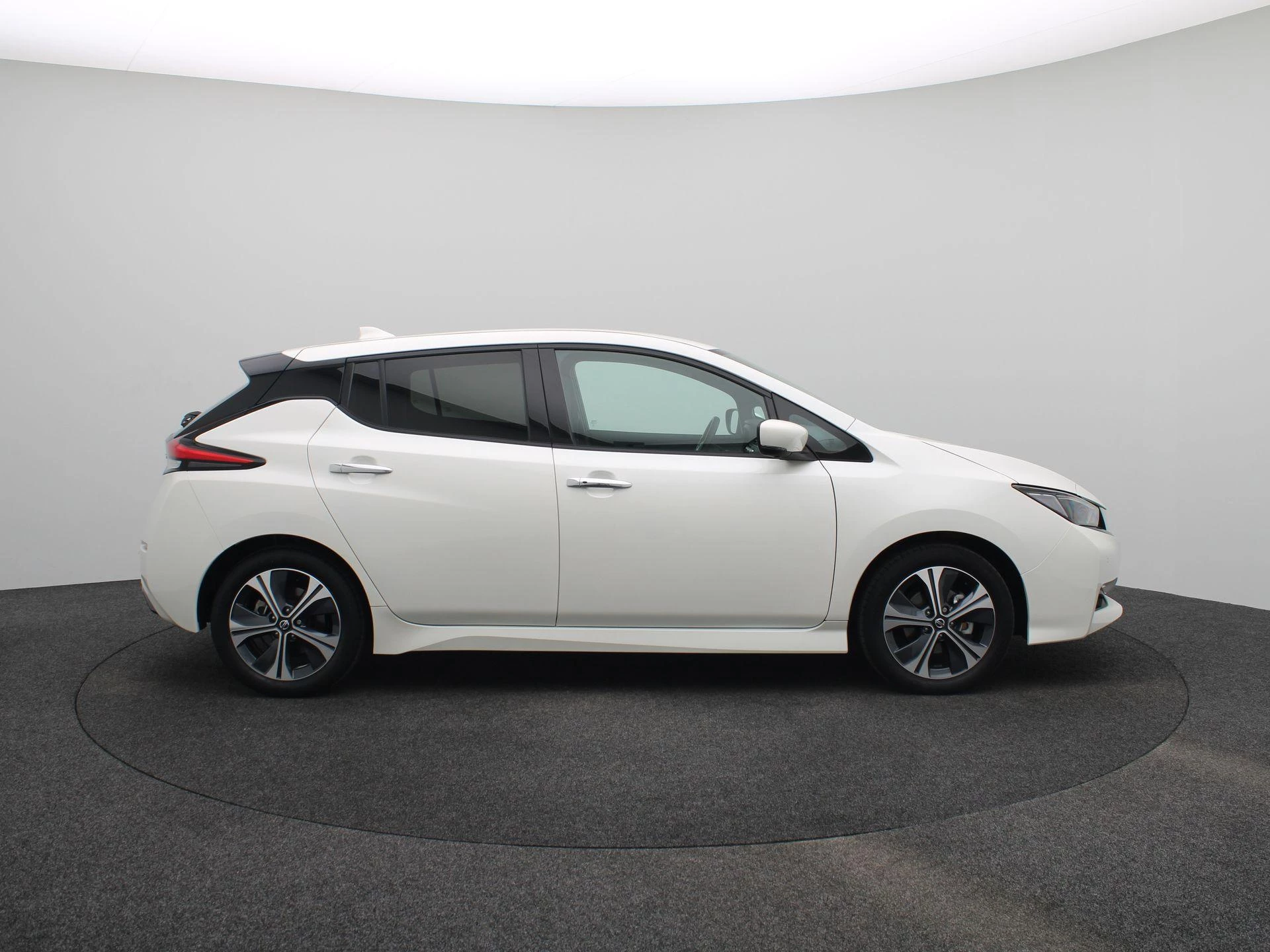 Nissan-Leaf-image-9
