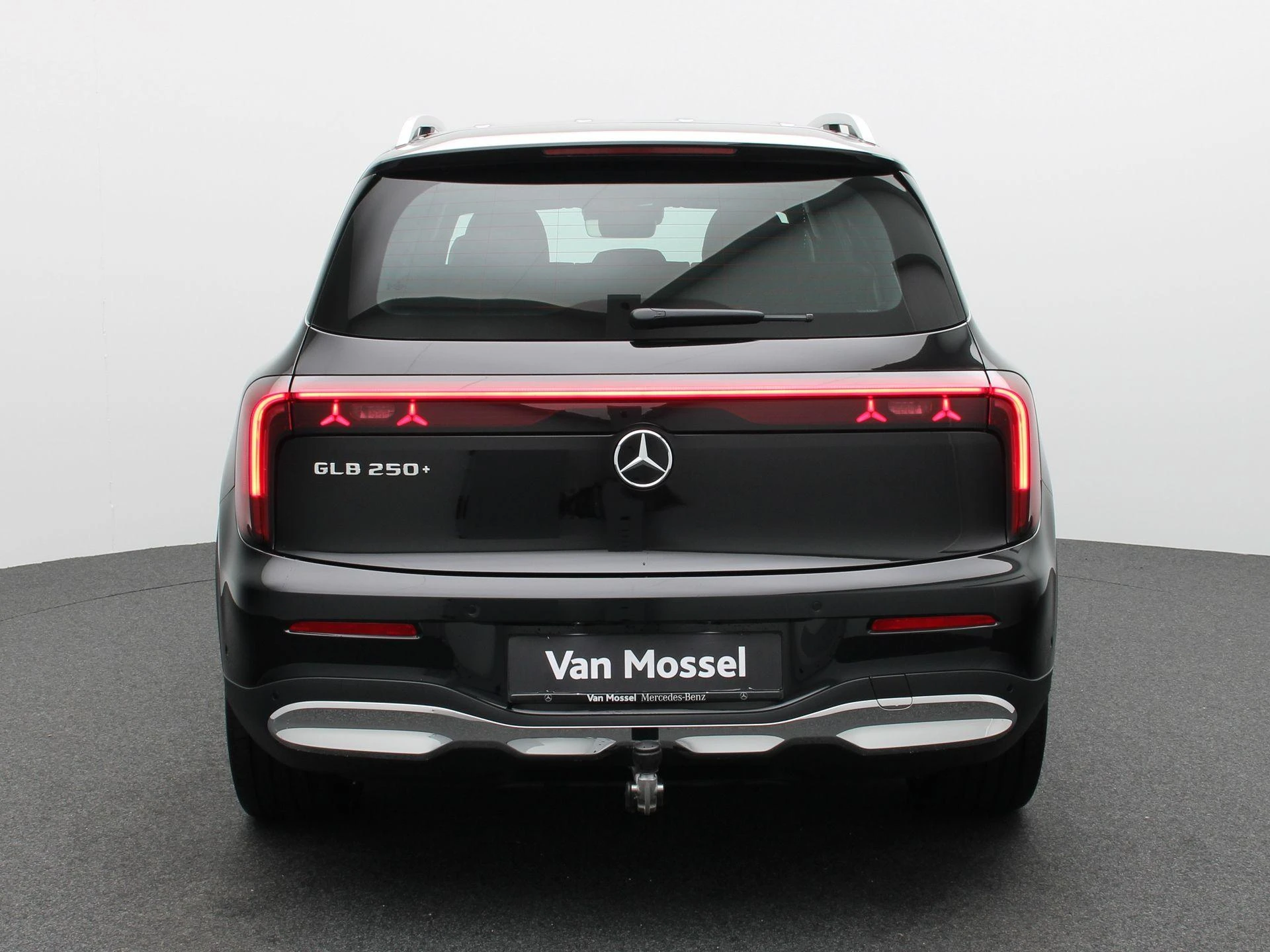 Mercedes-Benz-GLB-image-4