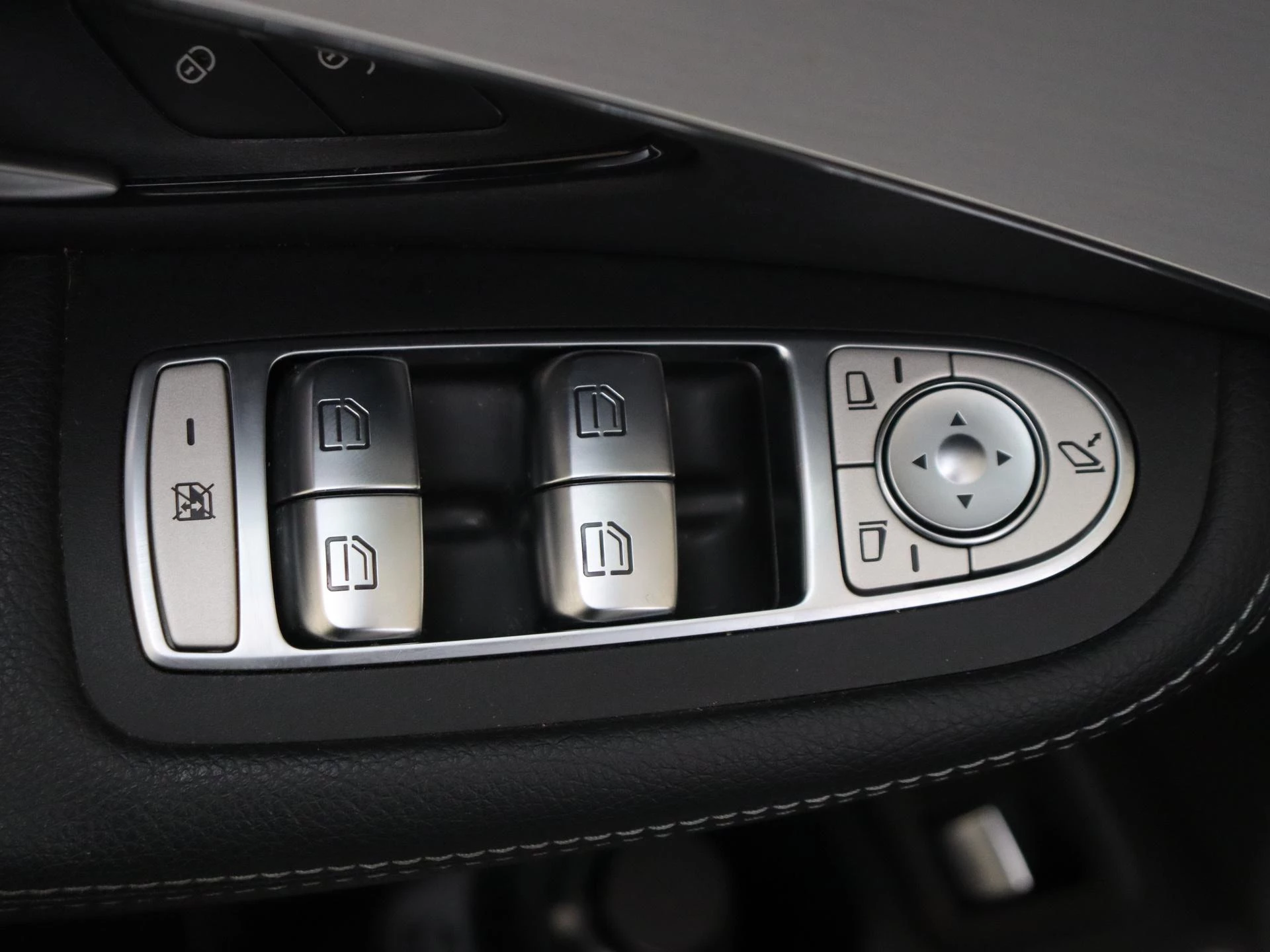 Mercedes-Benz-GLC-image-26