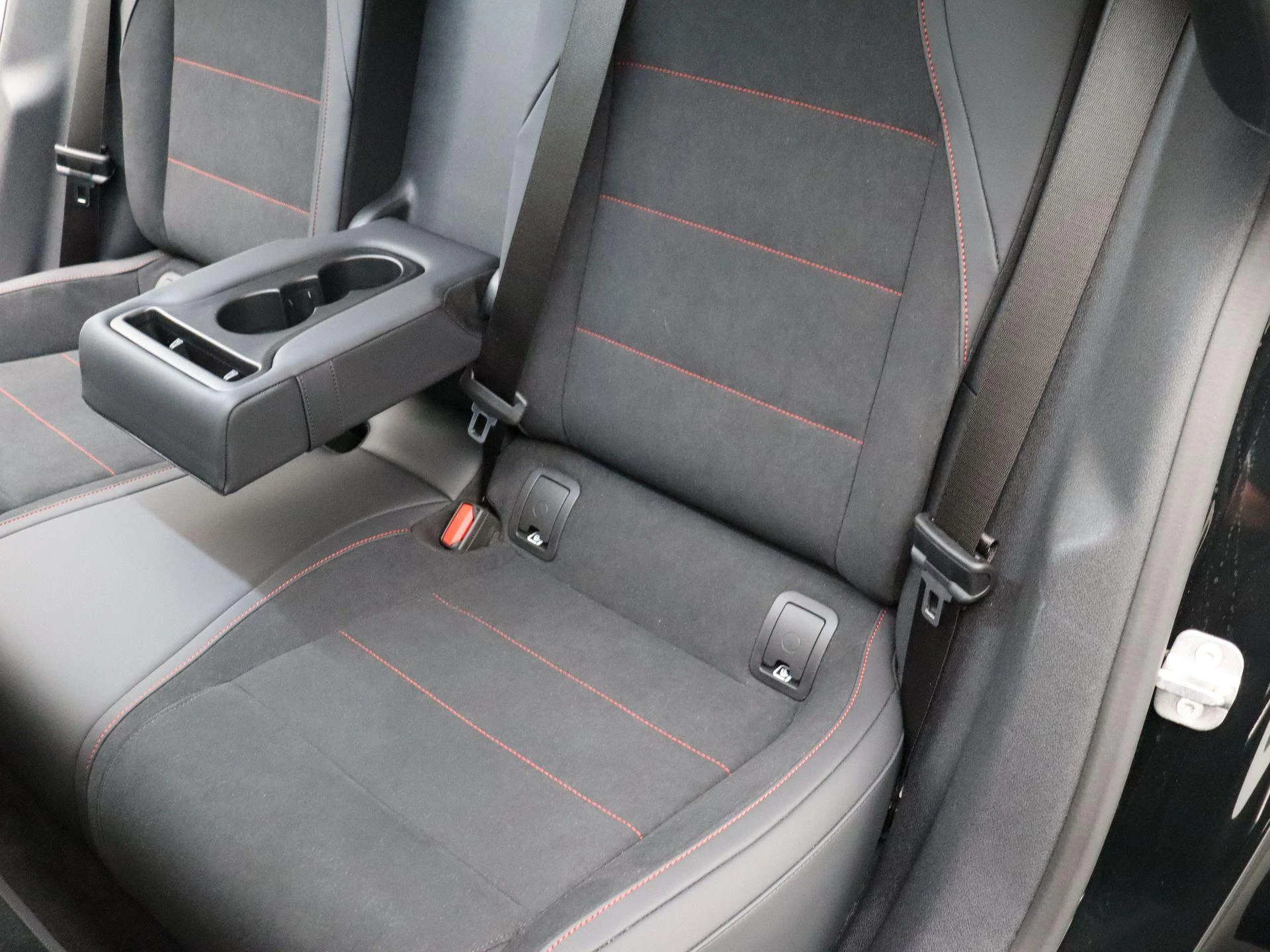 Mercedes-Benz-CLA-image-22