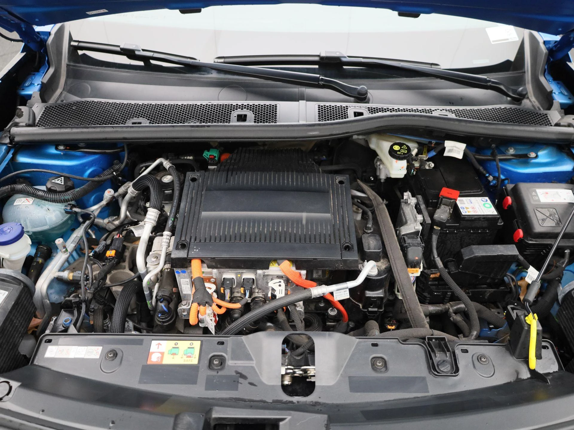 Peugeot-e-2008-image-35