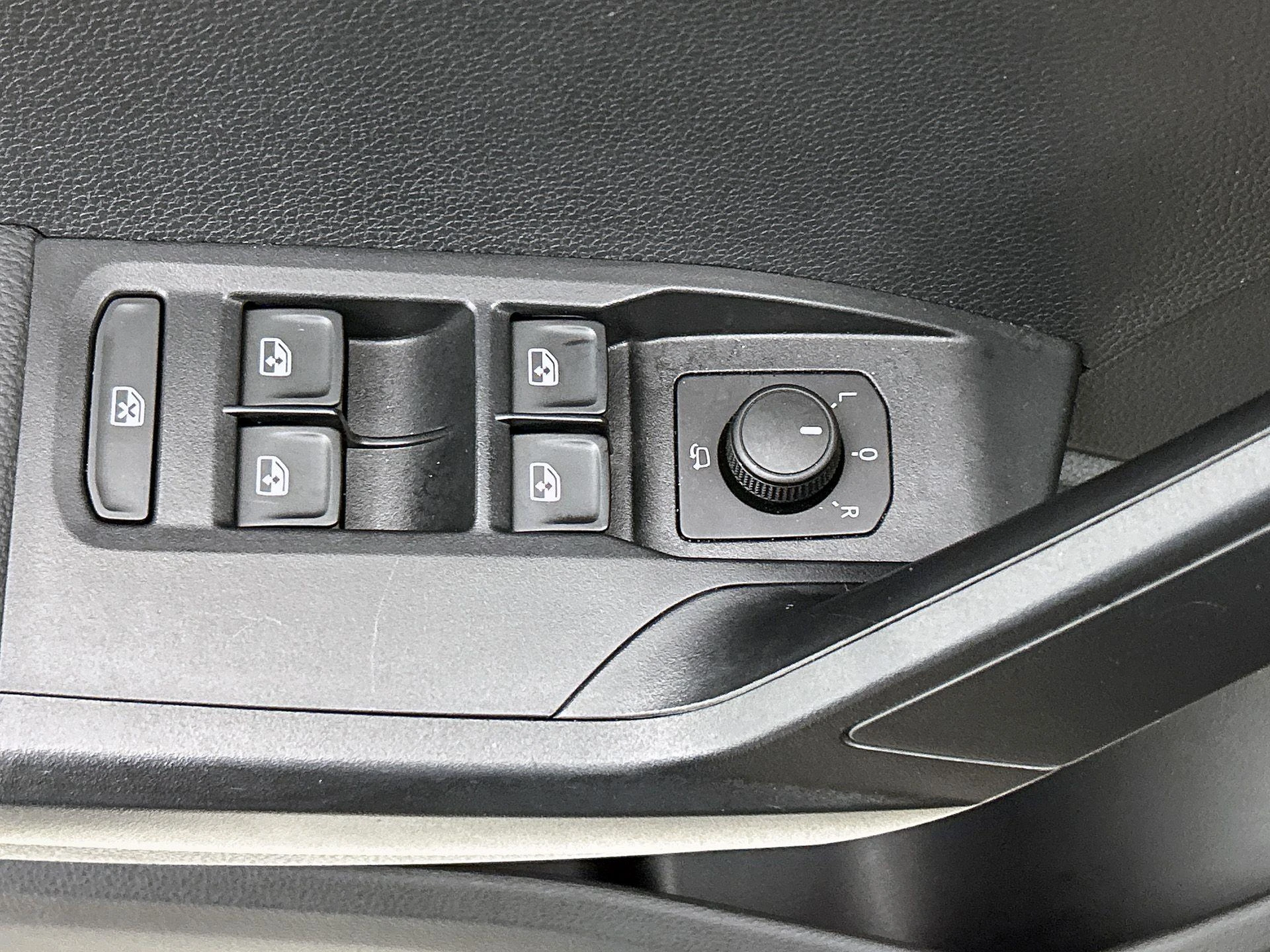 SEAT-Arona-image-32