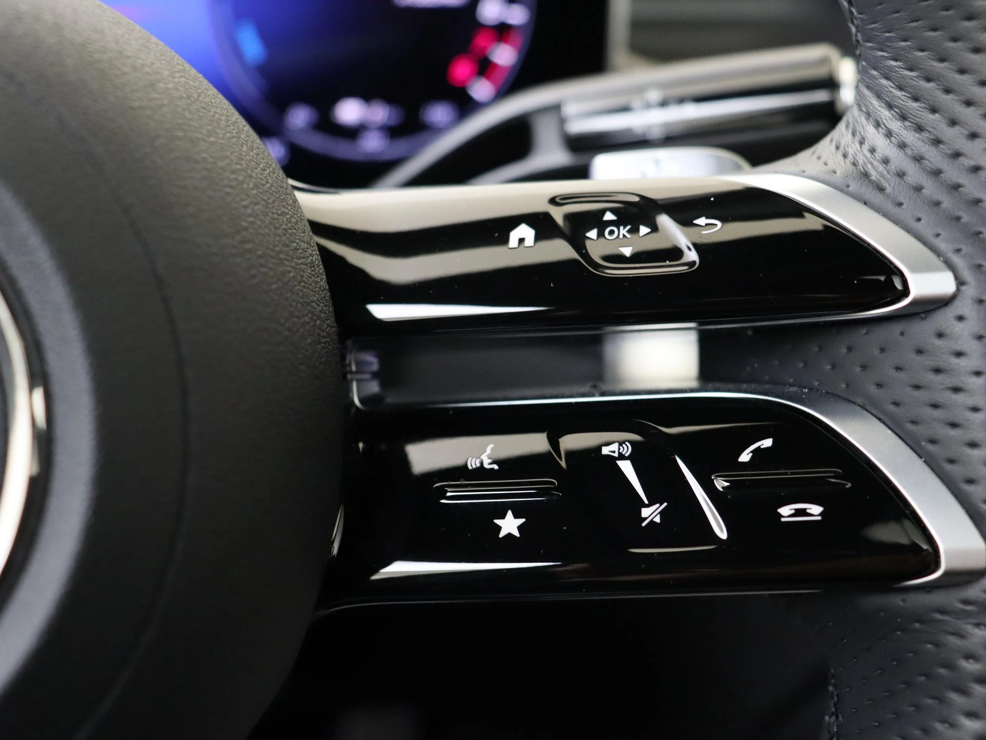 Mercedes-Benz-GLC-image-12