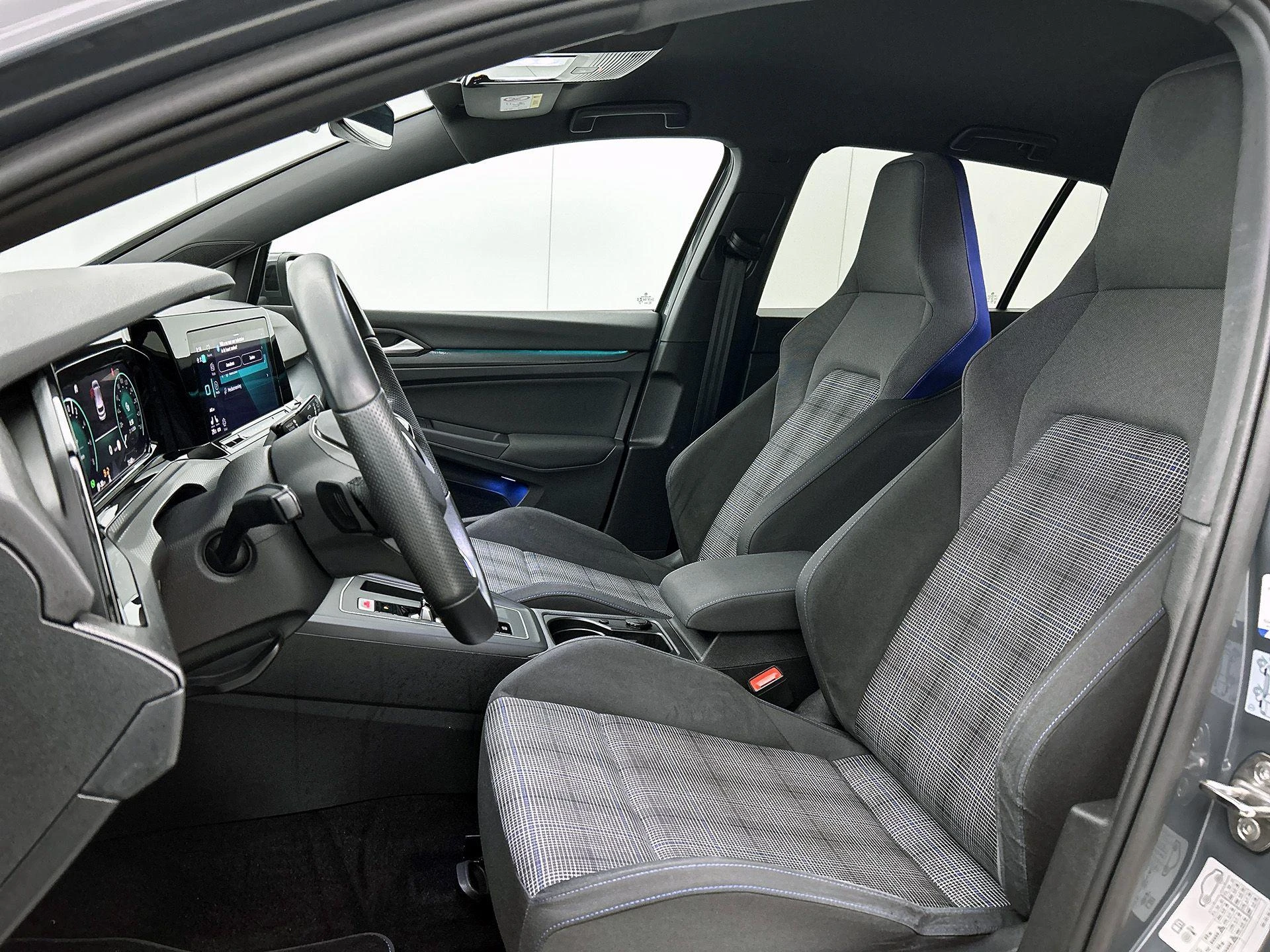 Volkswagen-Golf-image-32