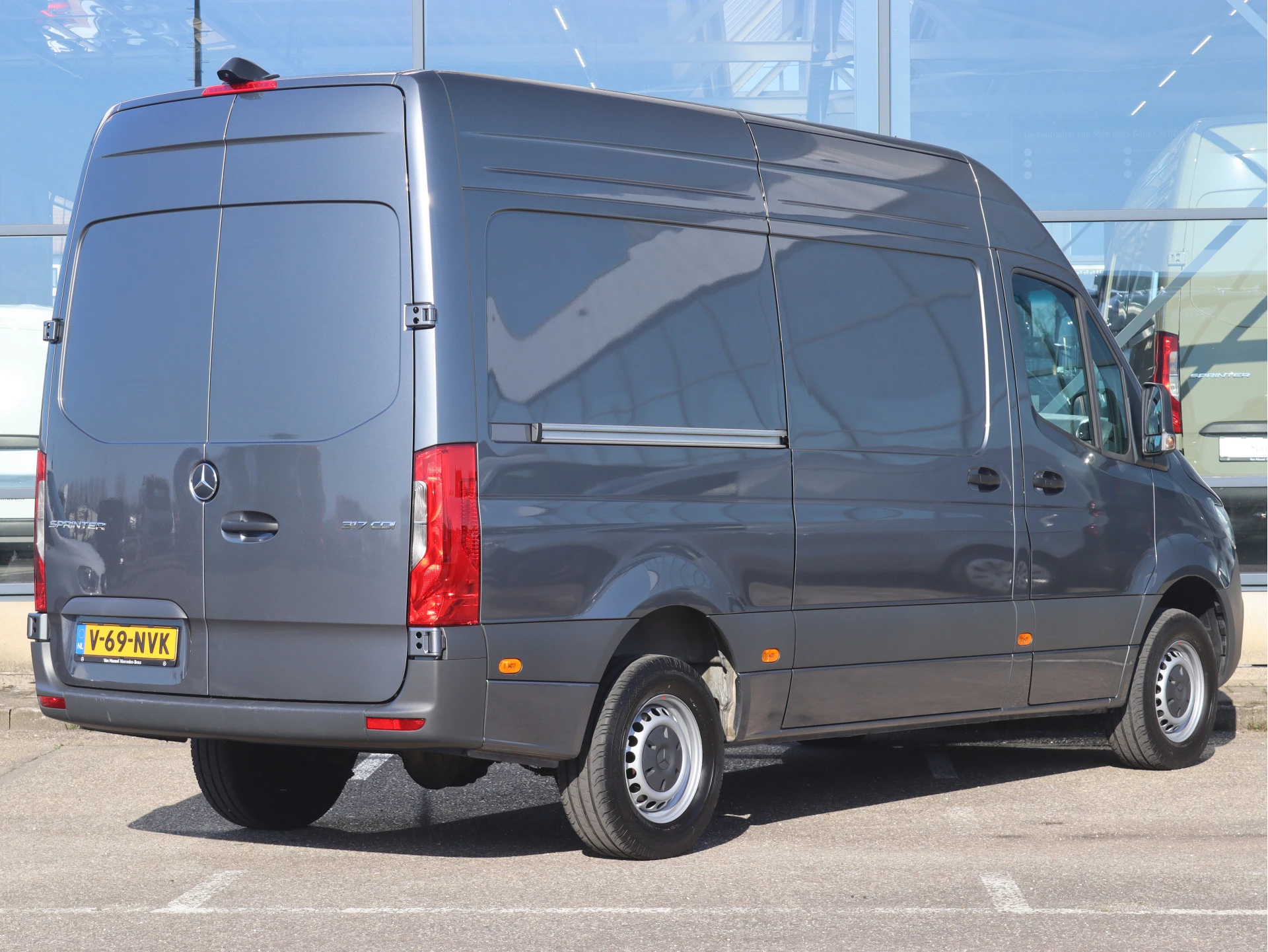 Mercedes-Benz-Sprinter-image-1
