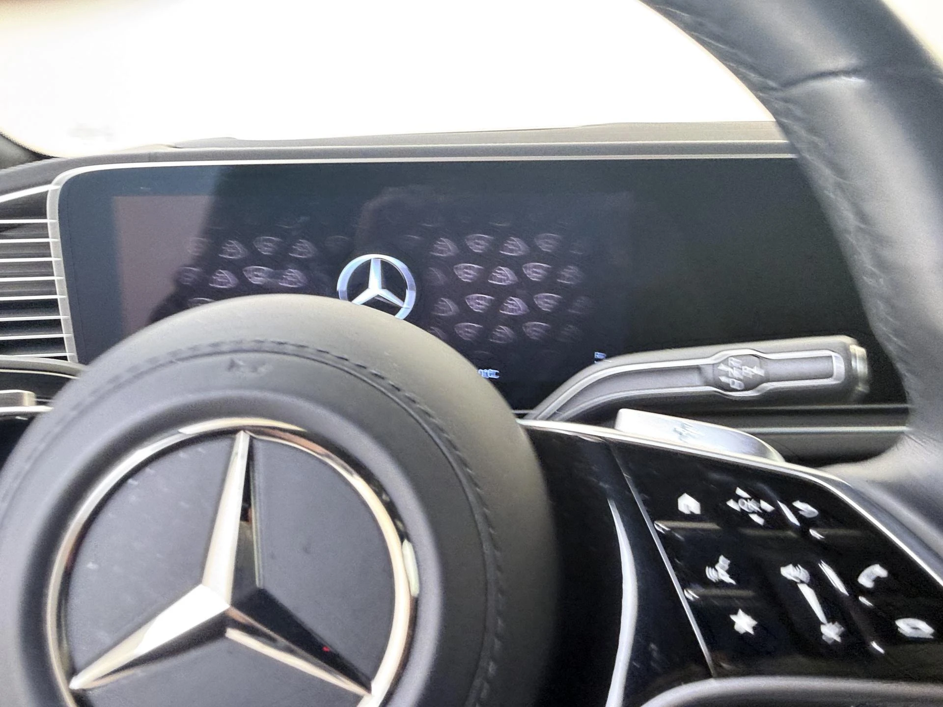 Mercedes-Benz-GLS-image-13