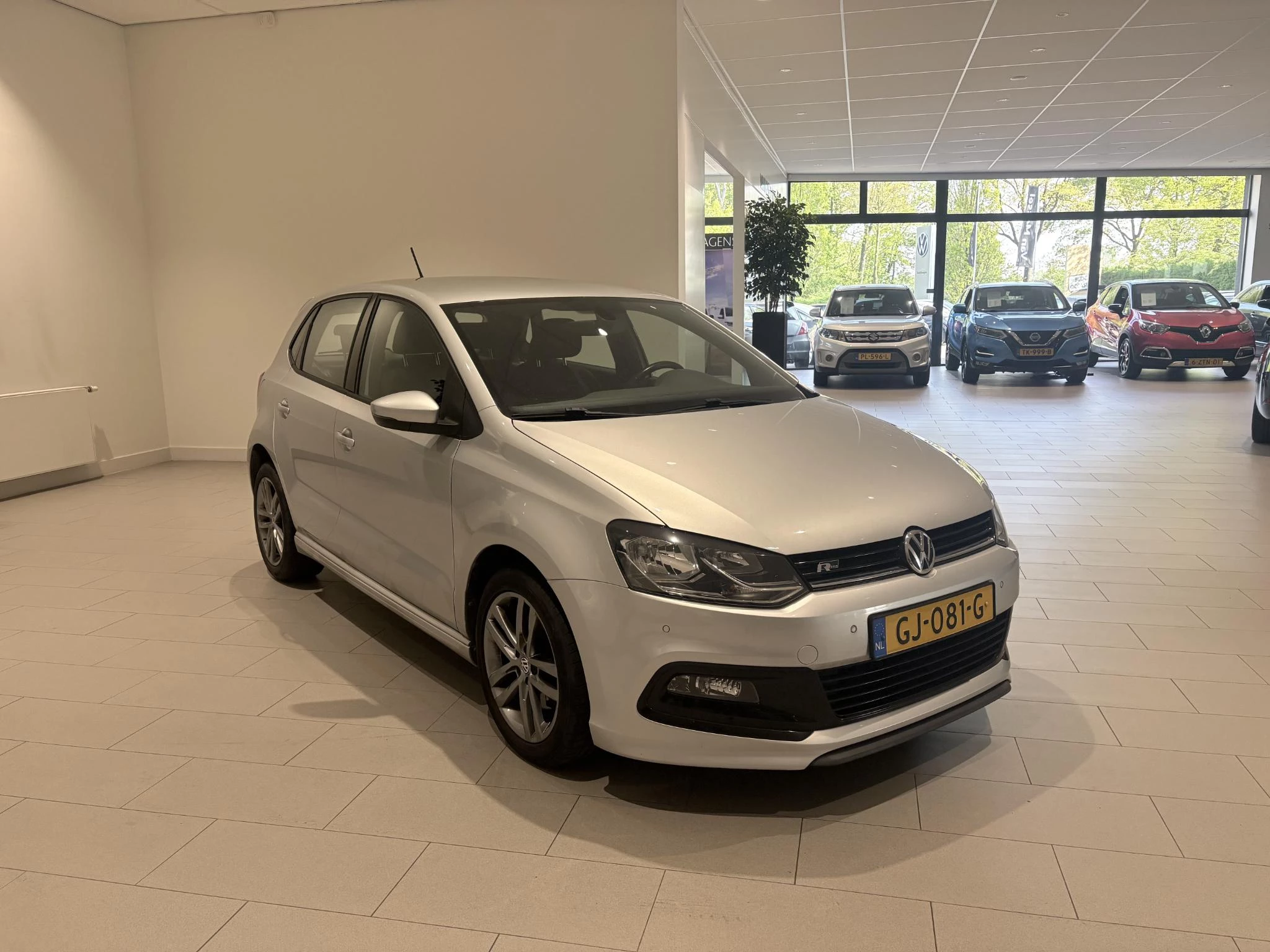 Volkswagen-Polo-image-6