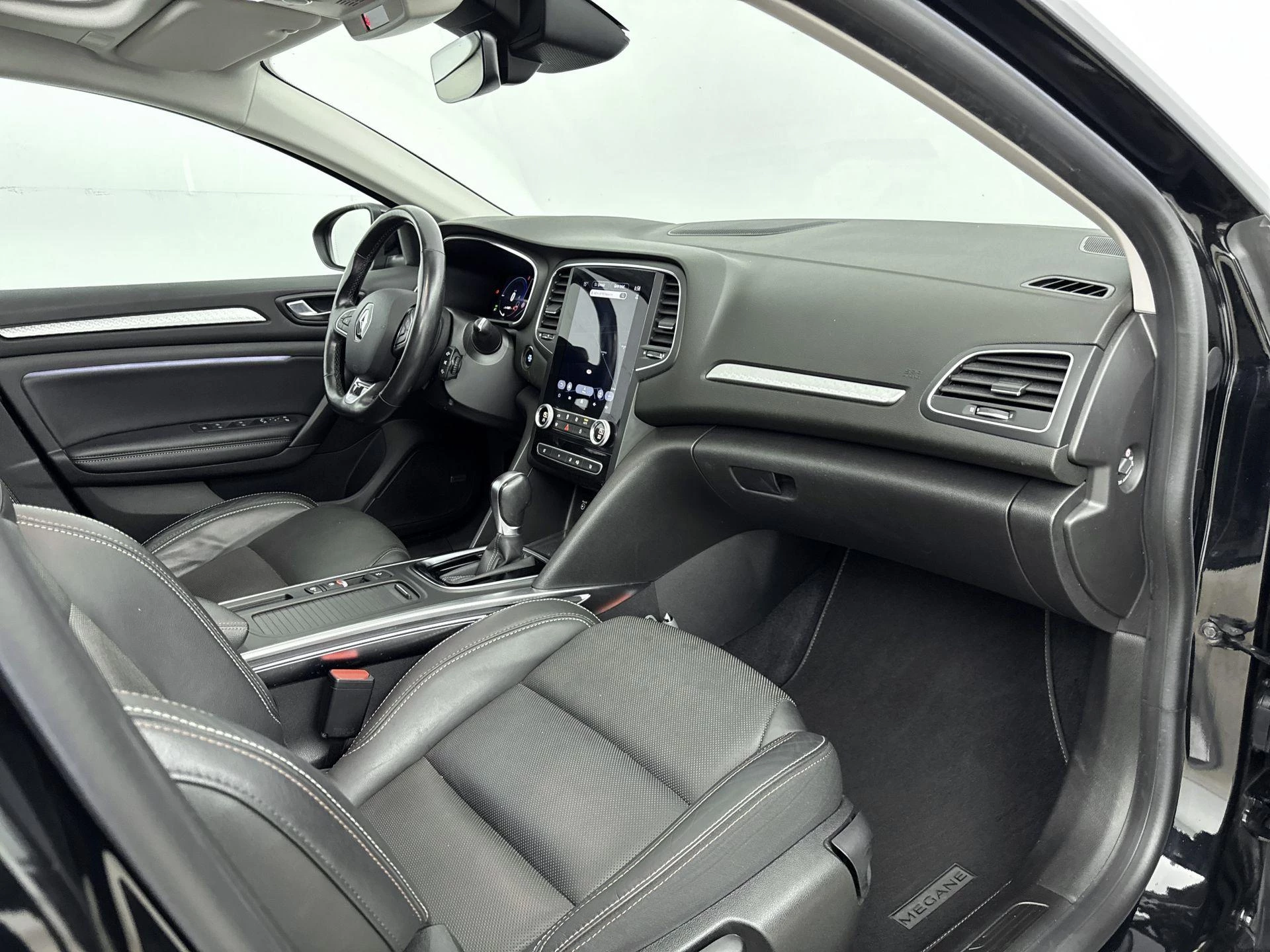 Renault-Megane E-Tech-image-16