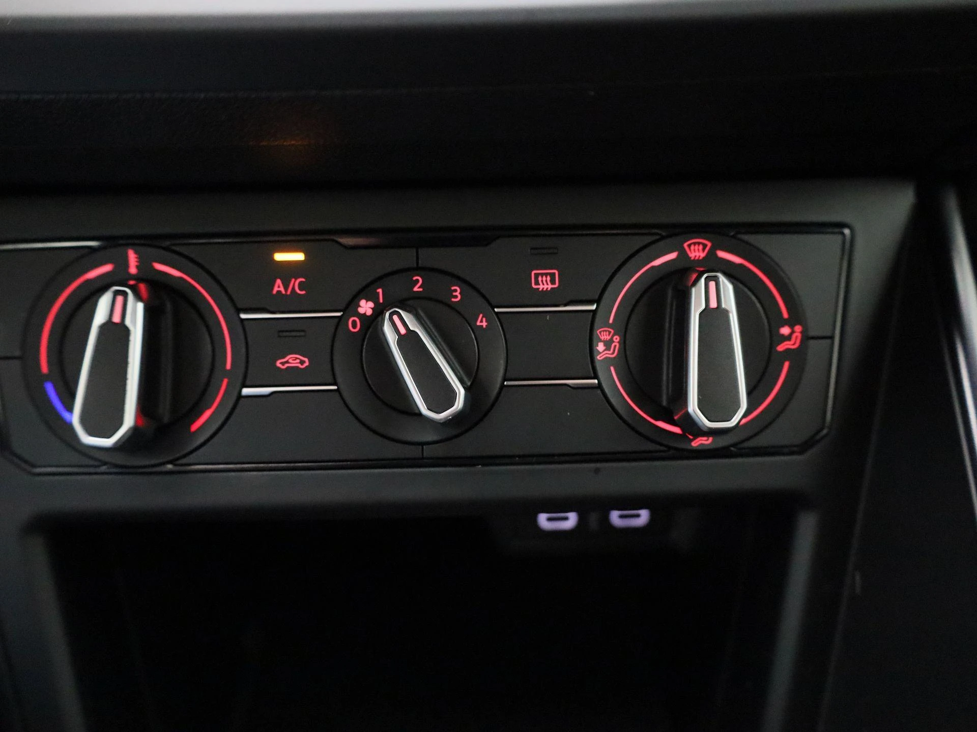 Volkswagen-Polo-image-21