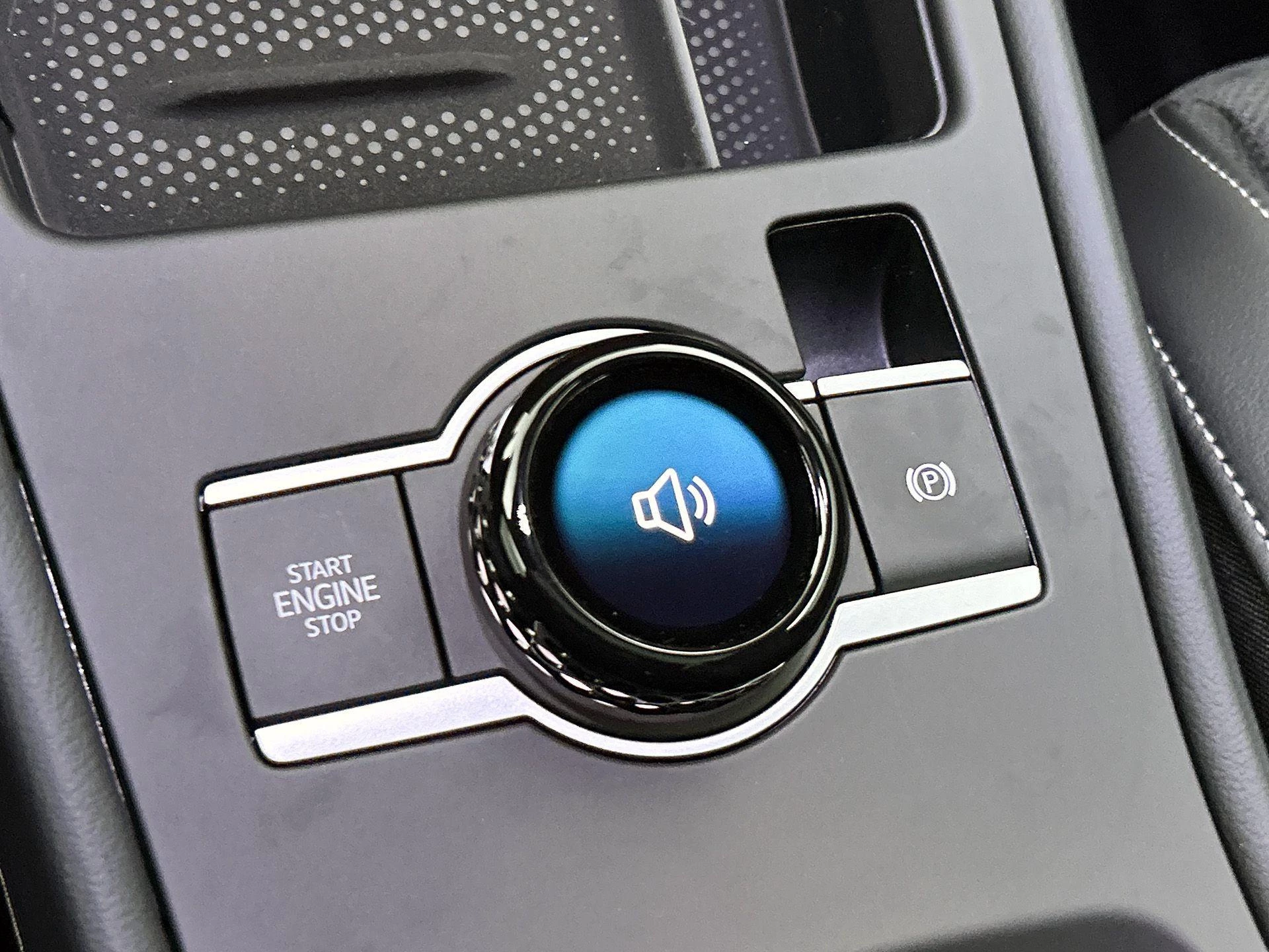 Volkswagen-T-Roc-image-22