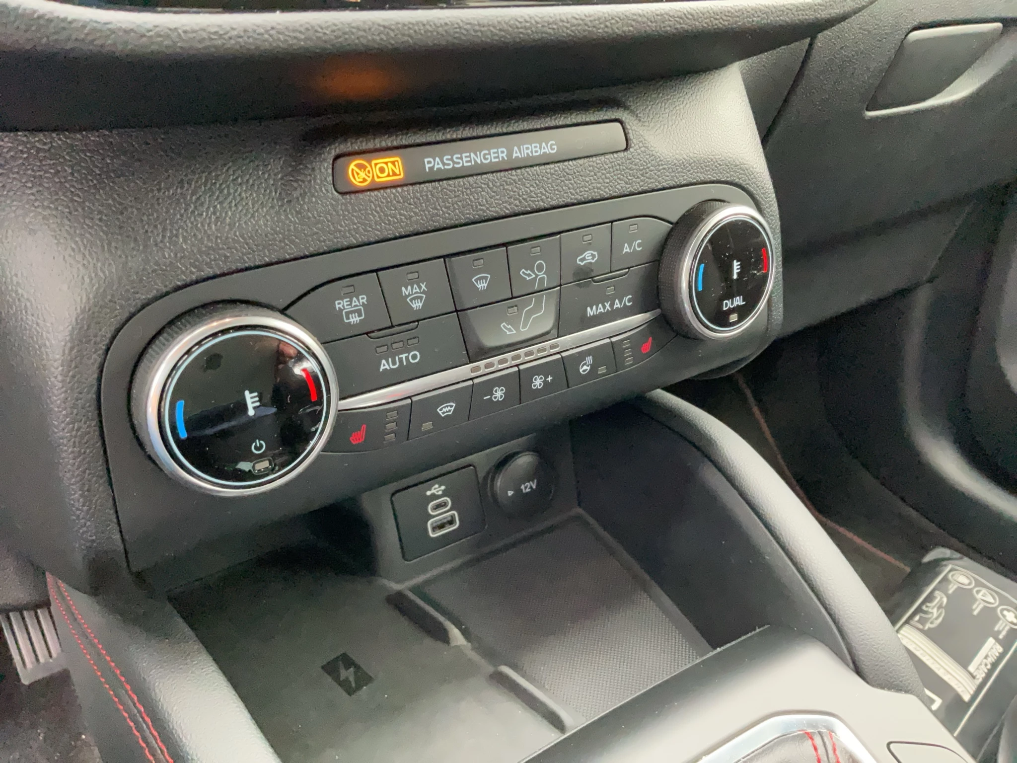 Ford Kuga ST-Line X*PANO*AHK*KAM*ACC*NAVI*SOUND-SYS.