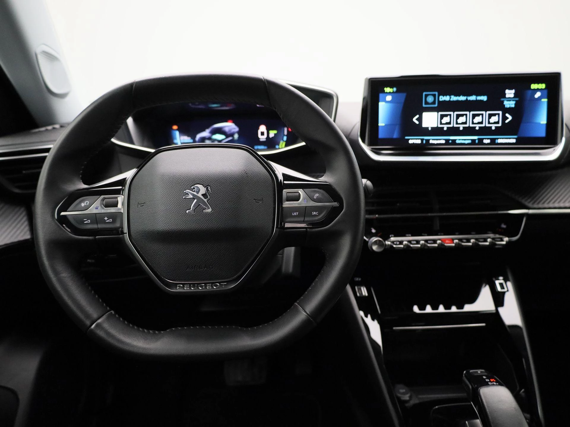 Peugeot-e-2008-image-7