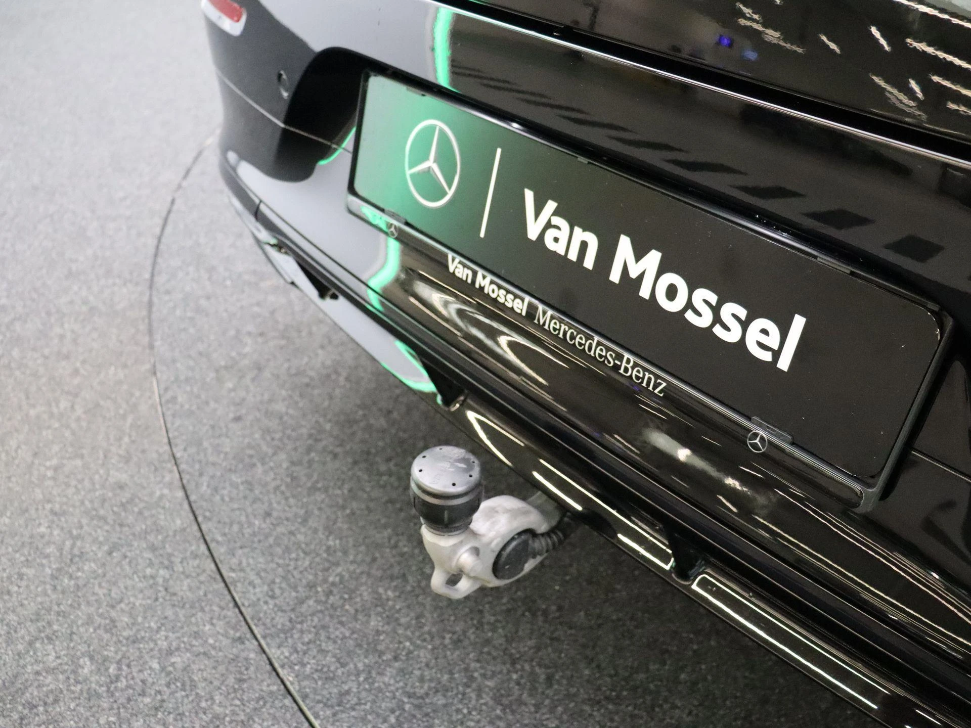 Mercedes-Benz-CLA-image-25