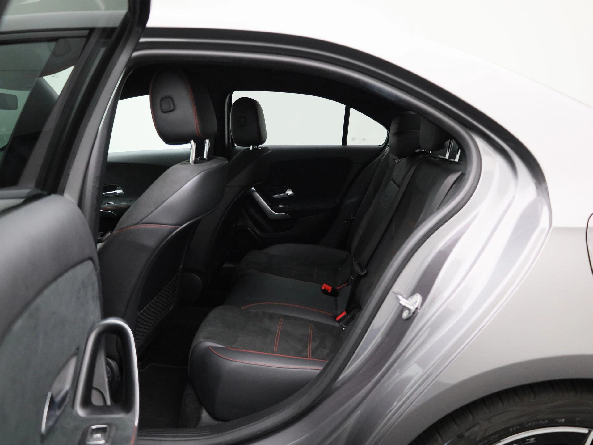 Mercedes-Benz-A-Klasse-image-9
