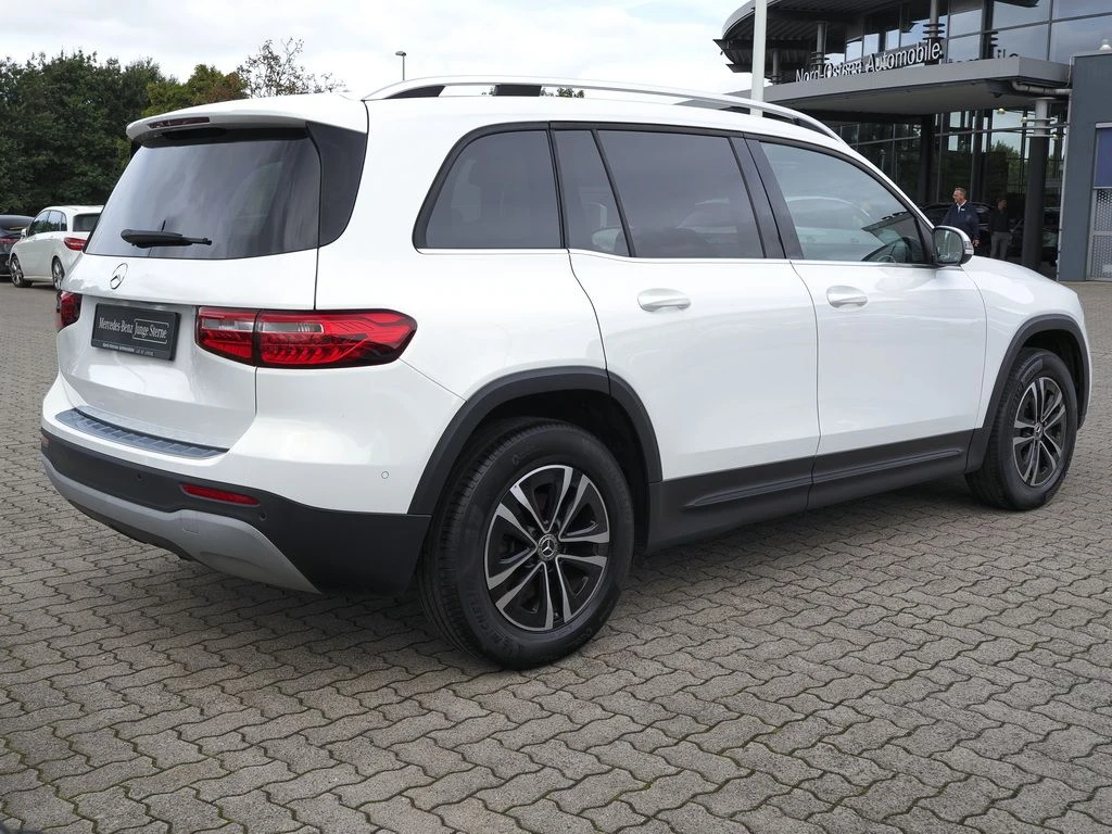 Mercedes-Benz-GLB 200-image-5