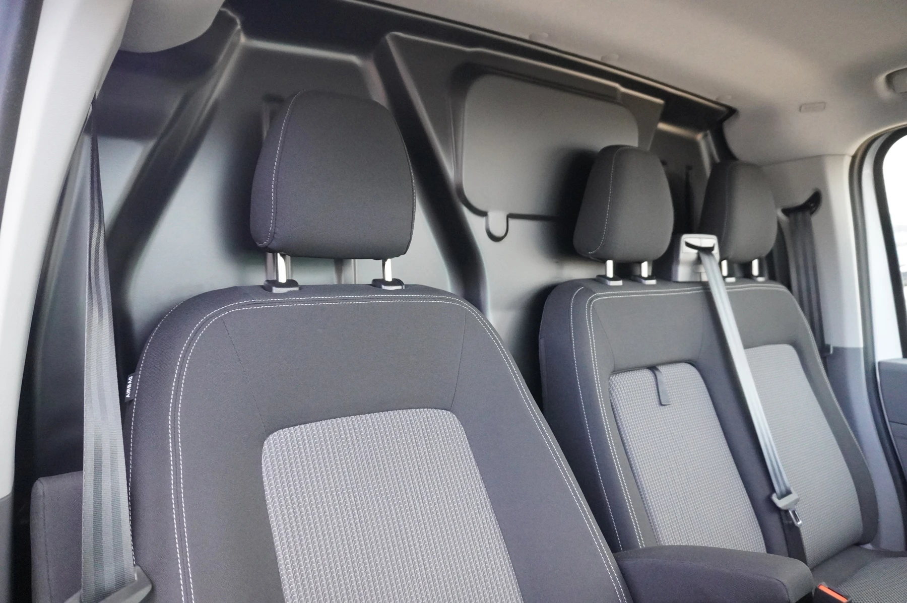 Volkswagen-Transporter-image-8