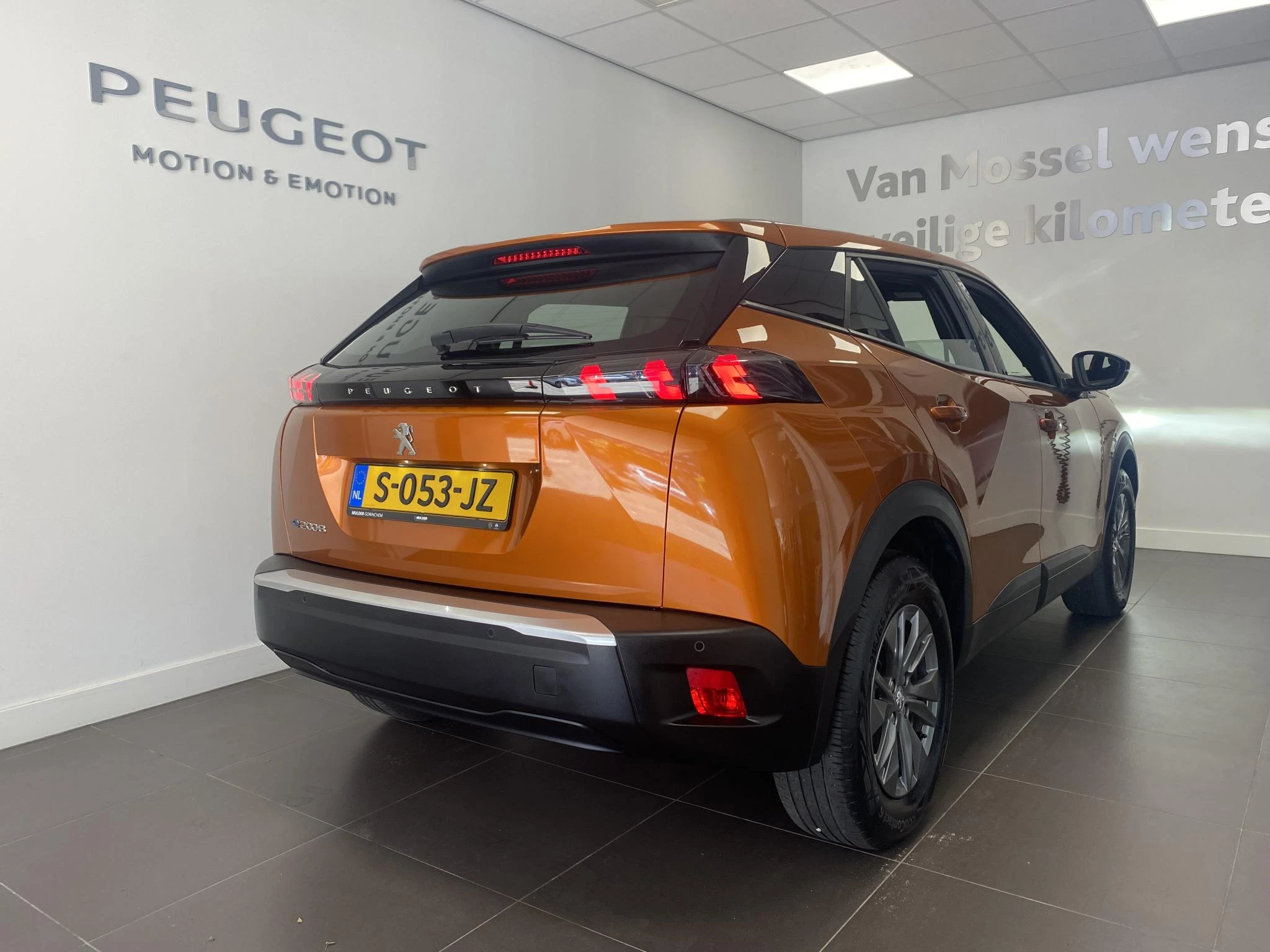 Peugeot-e-2008-image-4
