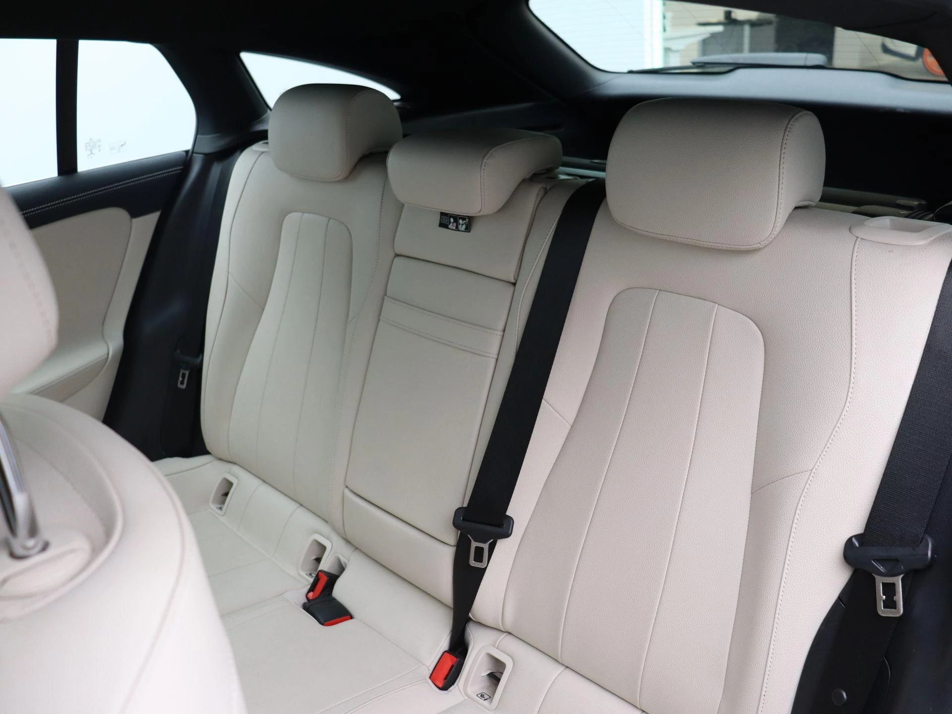 Mercedes-Benz CLA 200 Luxury Line Shooting Brake + LEDER + PANO DAK + CARPLAY + MULTIBEAM LED +