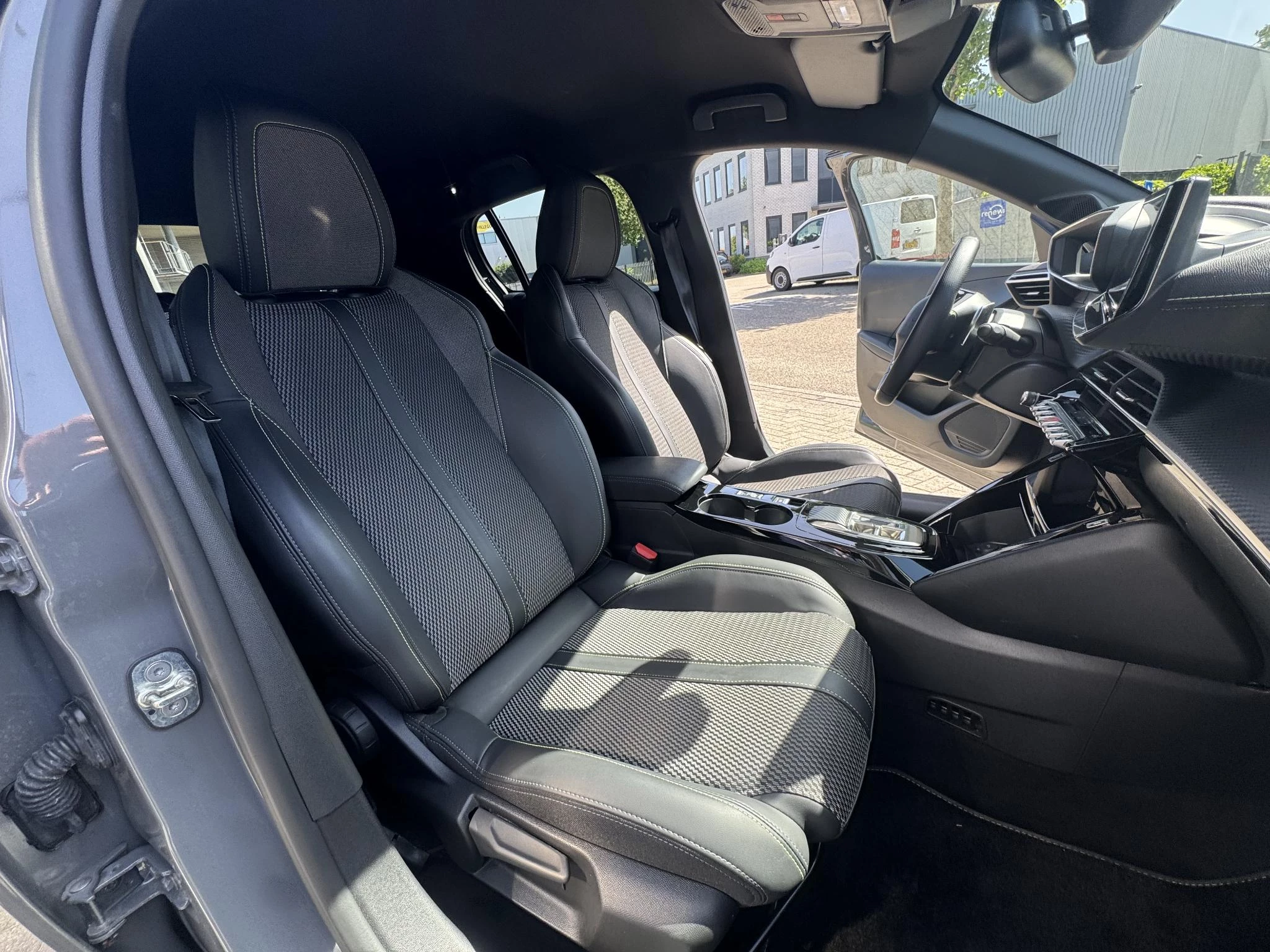 Peugeot-208-image-13