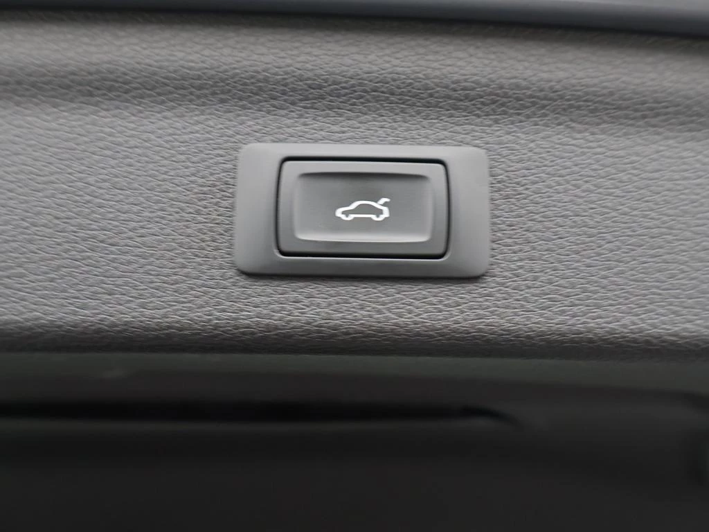 Audi Q3 PHEV Audi Q3 PHEV Attraction 45TFSIe 245PK *AUTOMAAT*LEDER*NAVI*PDC*CRUISE*VIRTUAL COCKPIT*...*