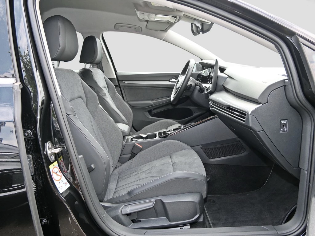 Volkswagen Golf VIII Lim. 1.5 eTSI Style *MATRIX*AHK*ACC*360°*NAVI*