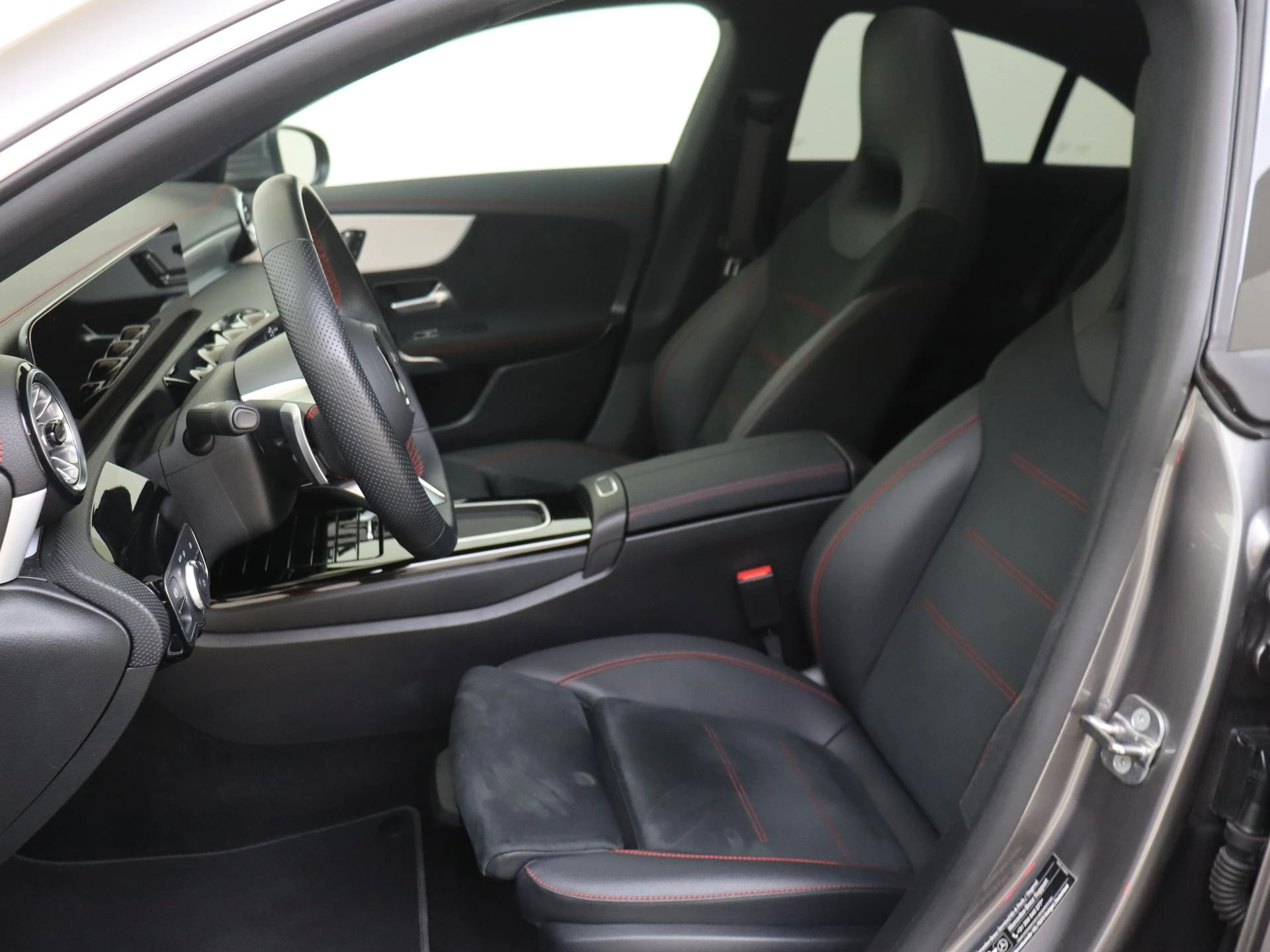 Mercedes-Benz-CLA-image-10