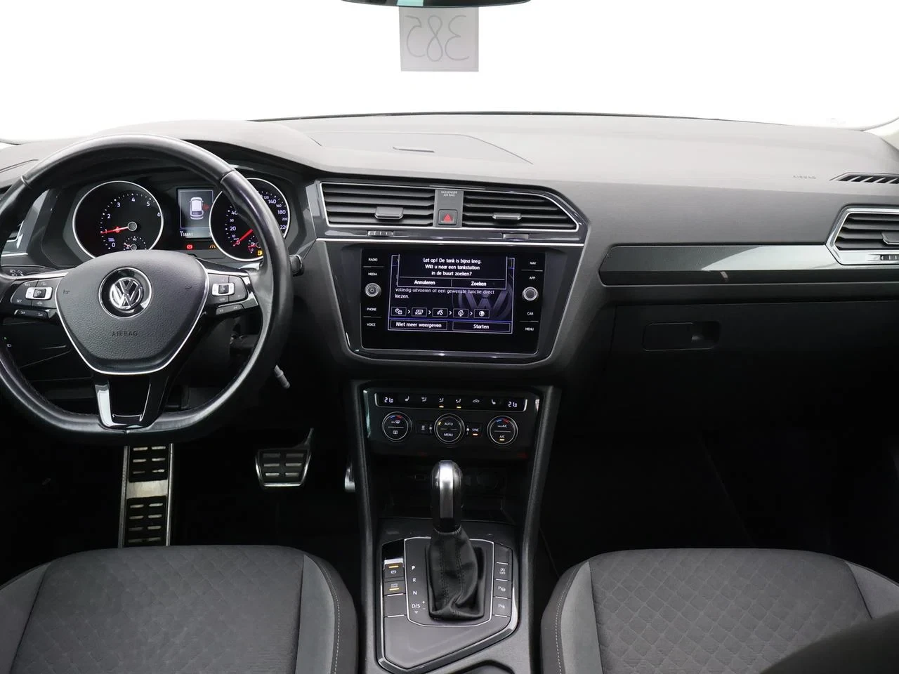Volkswagen-Tiguan-image-12