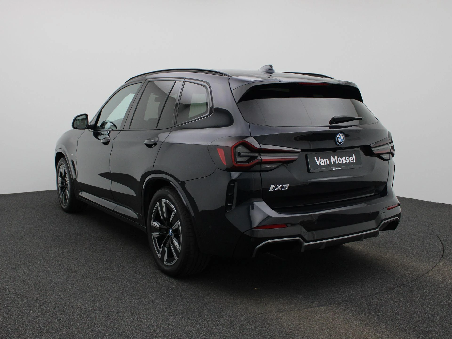 BMW-iX3-image-1