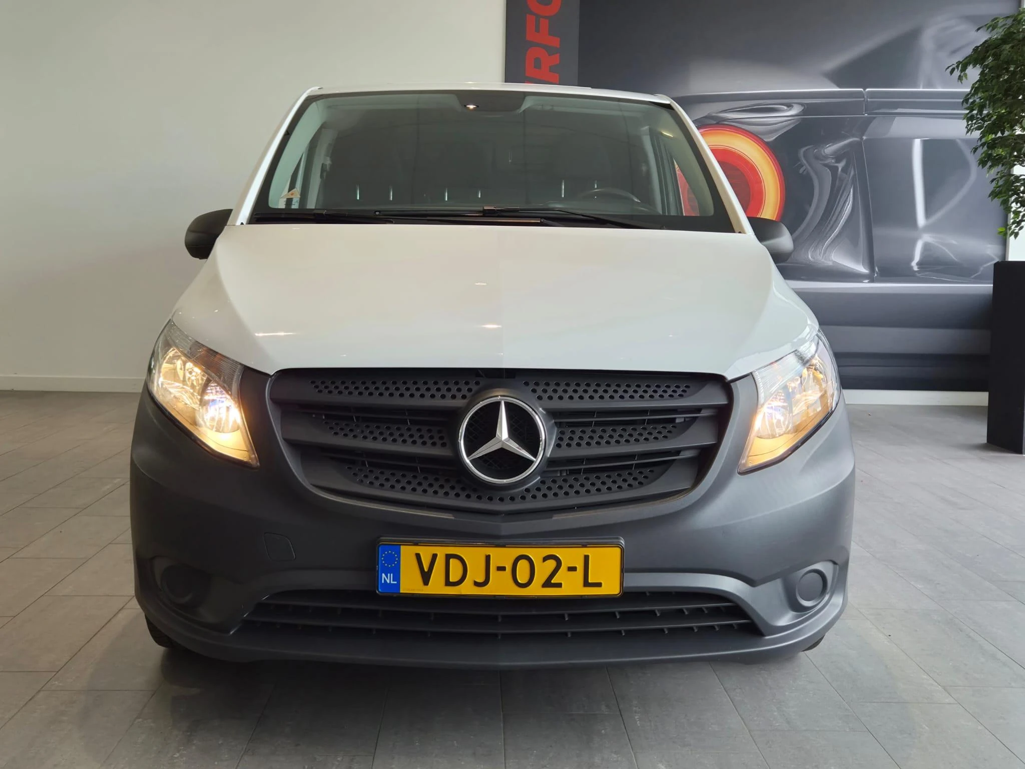 Mercedes-Benz-eVito-image-1