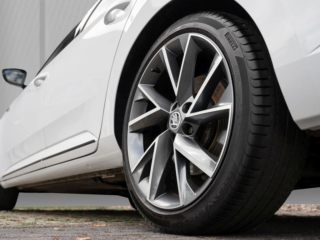 Škoda Superb Combi 2.0 TSI DSG 4x4 Sportline *Xenon*Panorma*AHK*el. Heckklappe*Standheizung*Soundsystem*PD