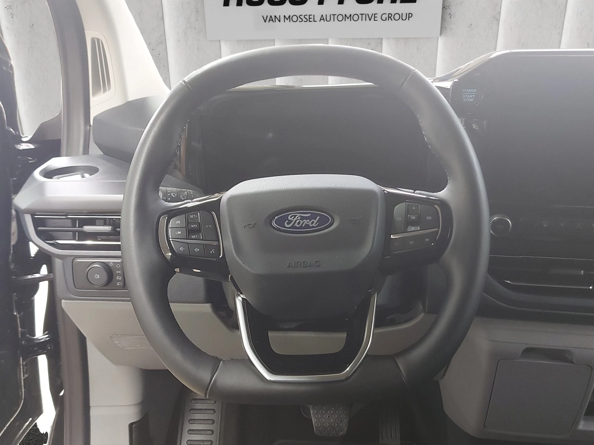 Ford-Tourneo Custom-image-12