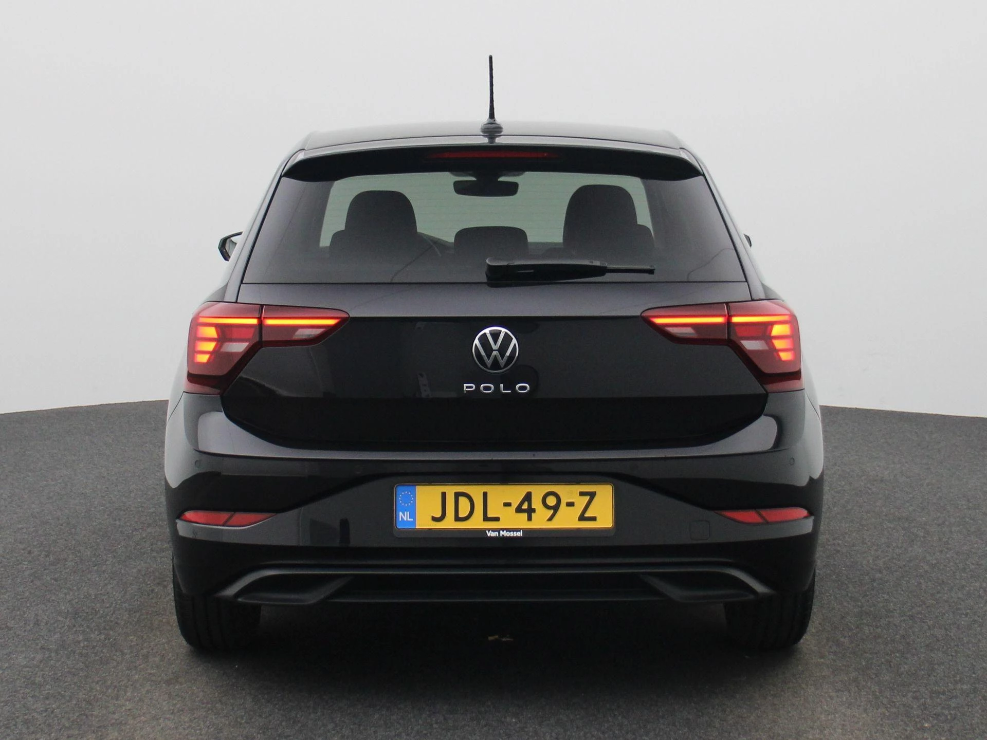 Volkswagen-Polo-image-4