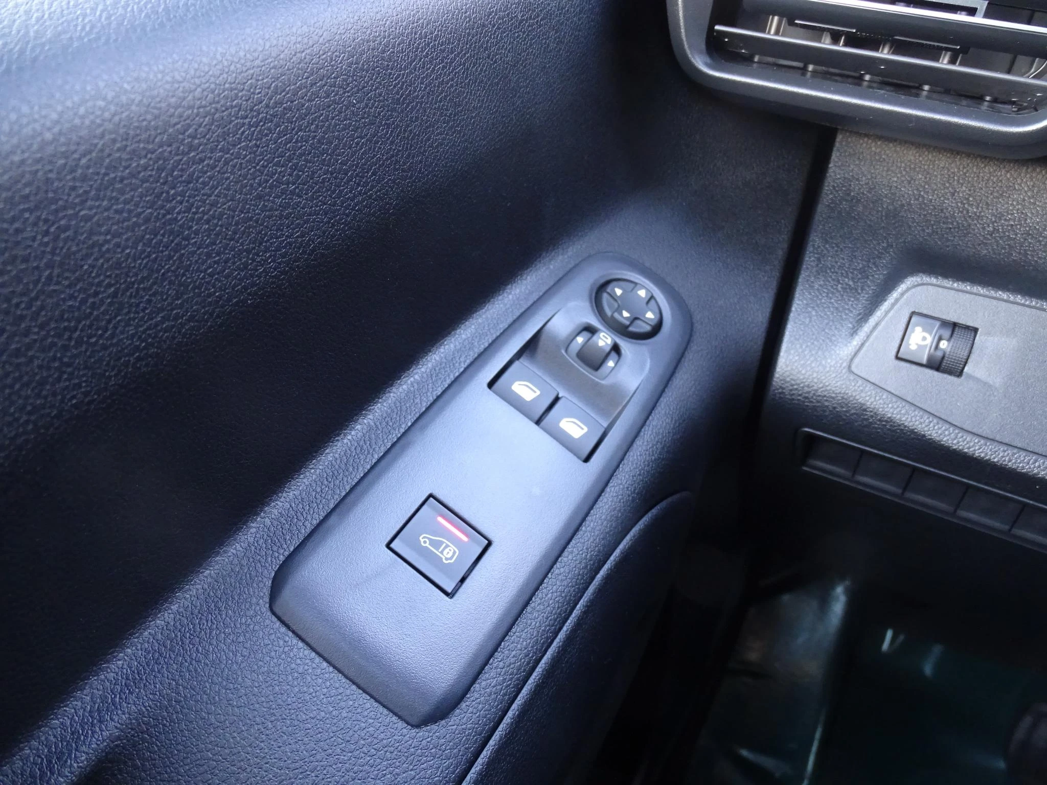 Opel-Combo-image-18
