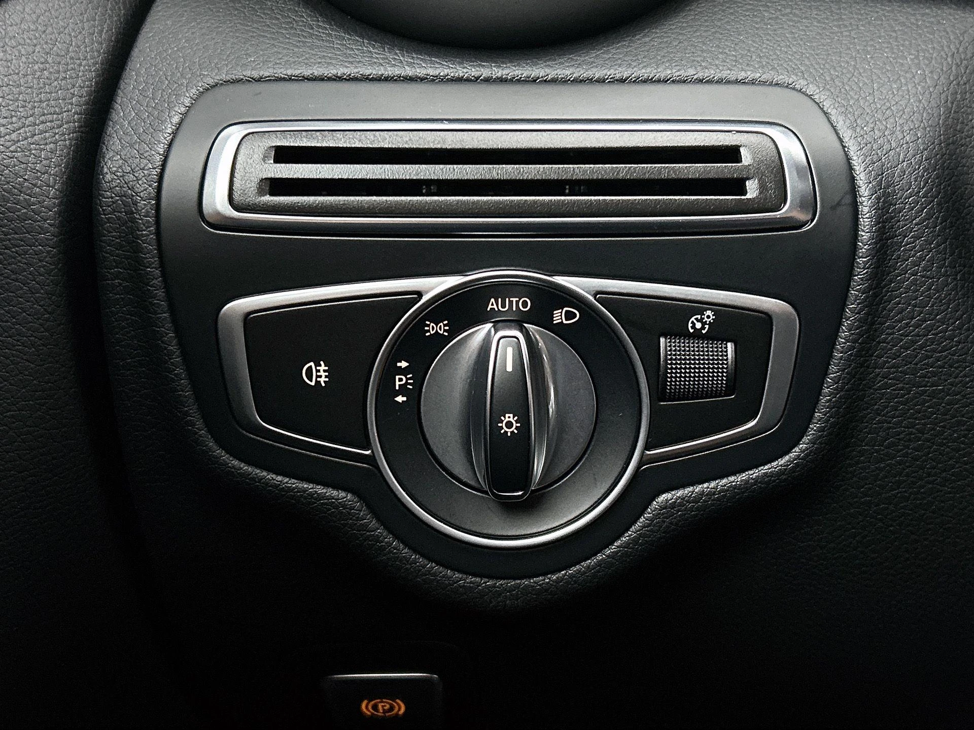 Mercedes-Benz-C-Klasse-image-22