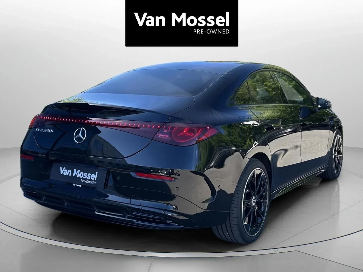 Mercedes-Benz-CLA-image-4