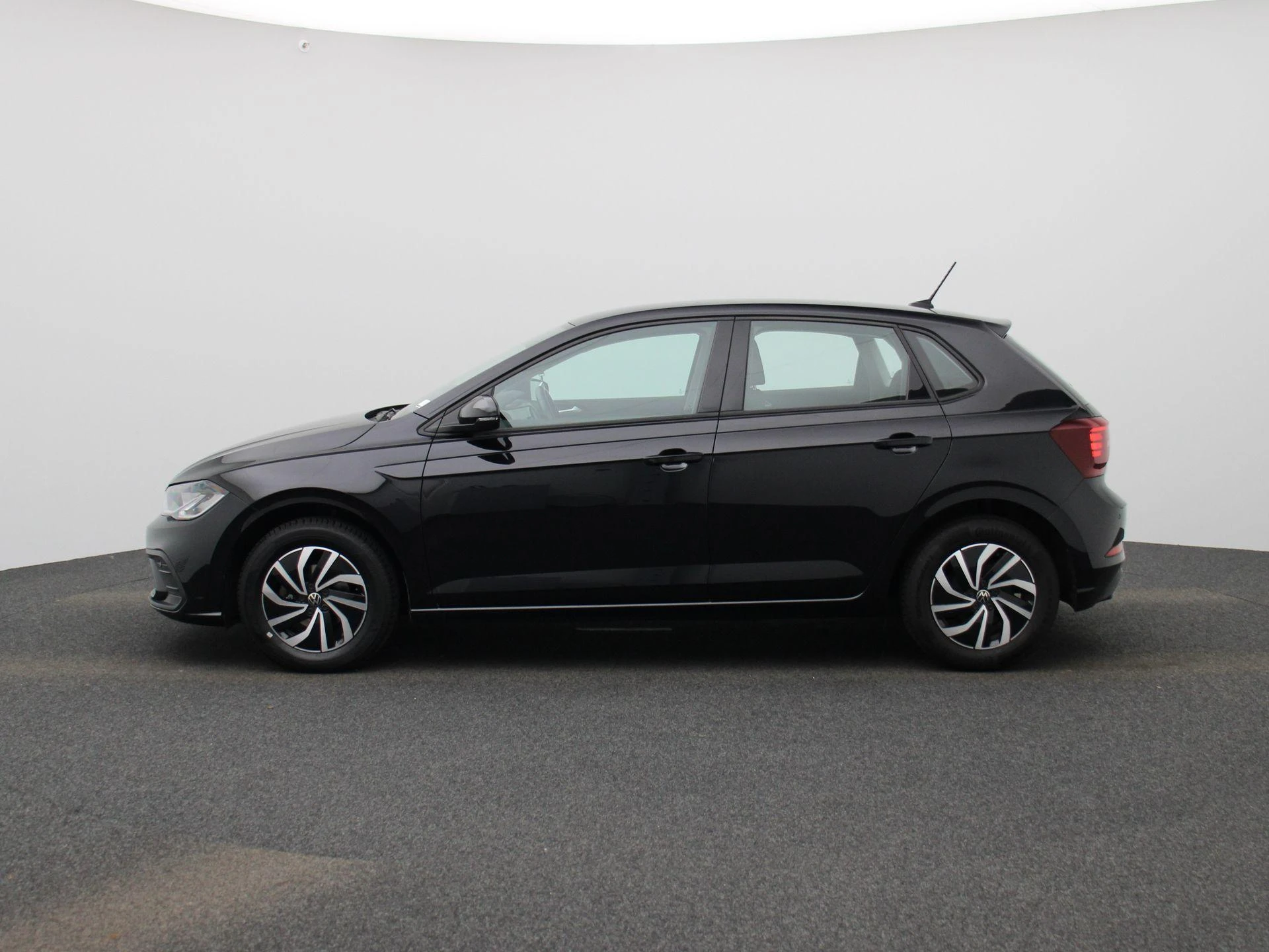 Volkswagen-Polo-image-3