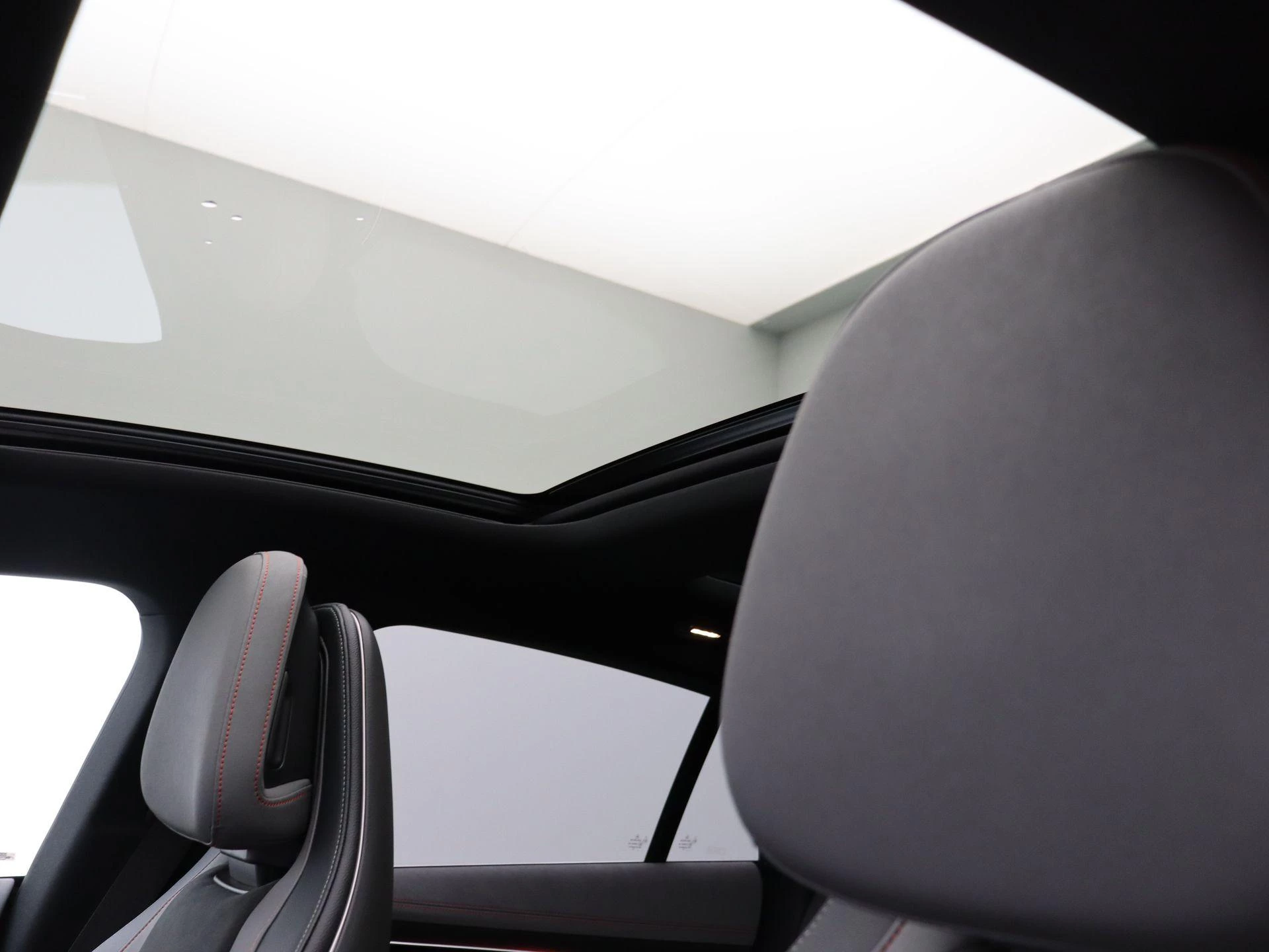 Mercedes-Benz EQE 300 AMG Line + AIRMATIC + PANORAMISCH DAK +