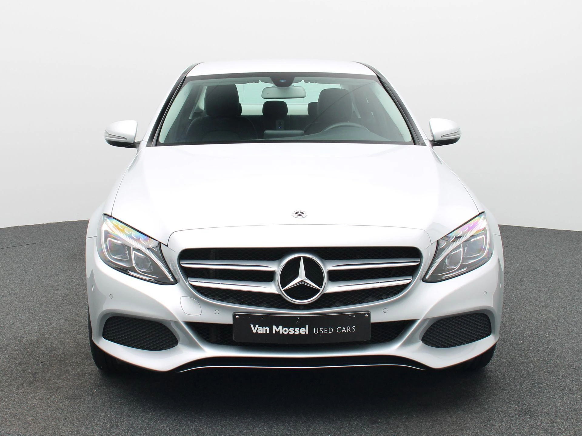 Mercedes-Benz-C-Klasse-image-2