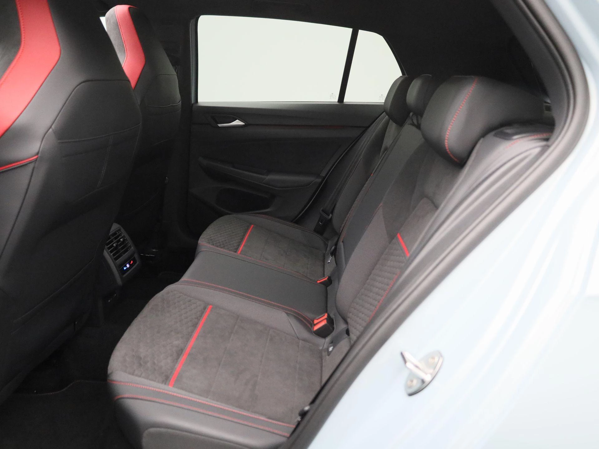 Volkswagen-Golf-image-8