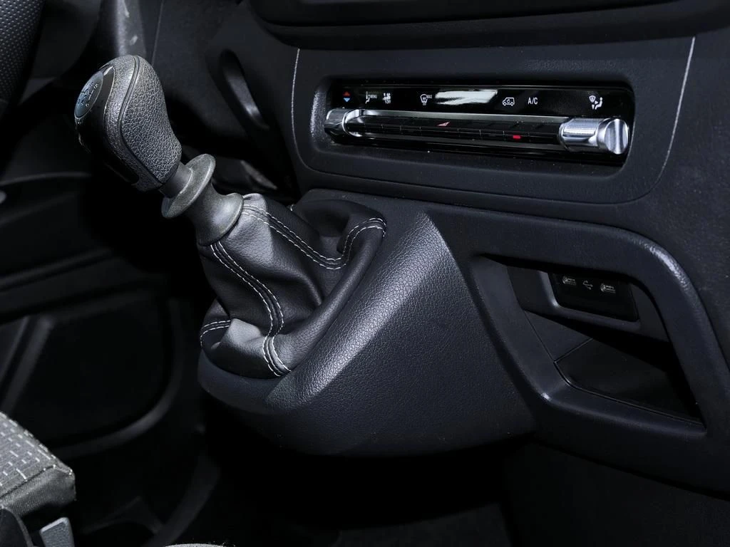 Mercedes-Benz-Vito 116-image-11