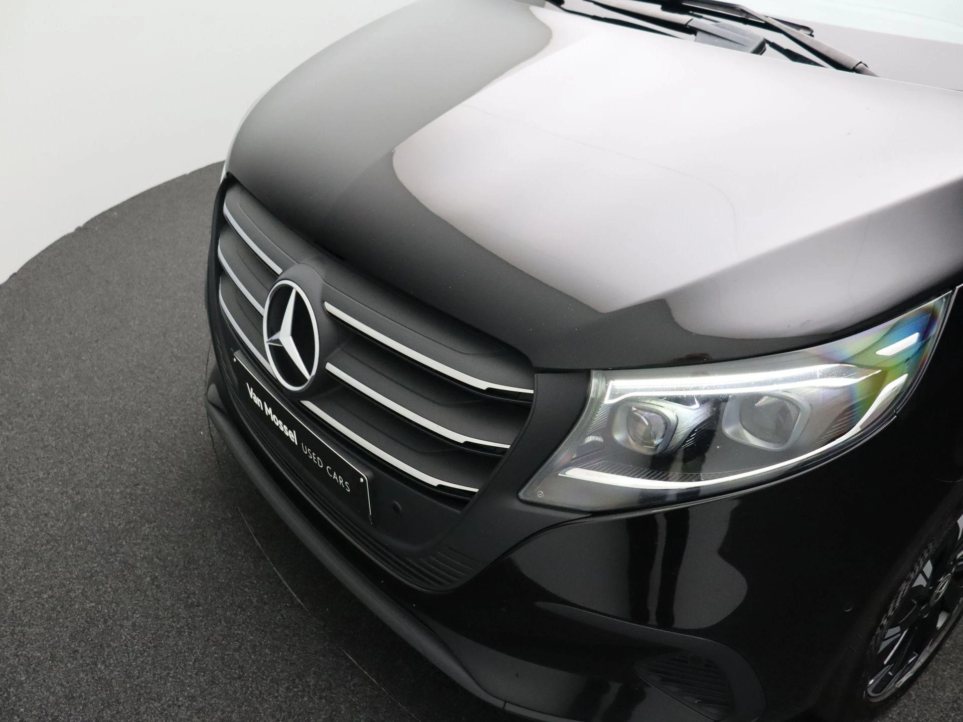 Mercedes-Benz-Vito-image-24