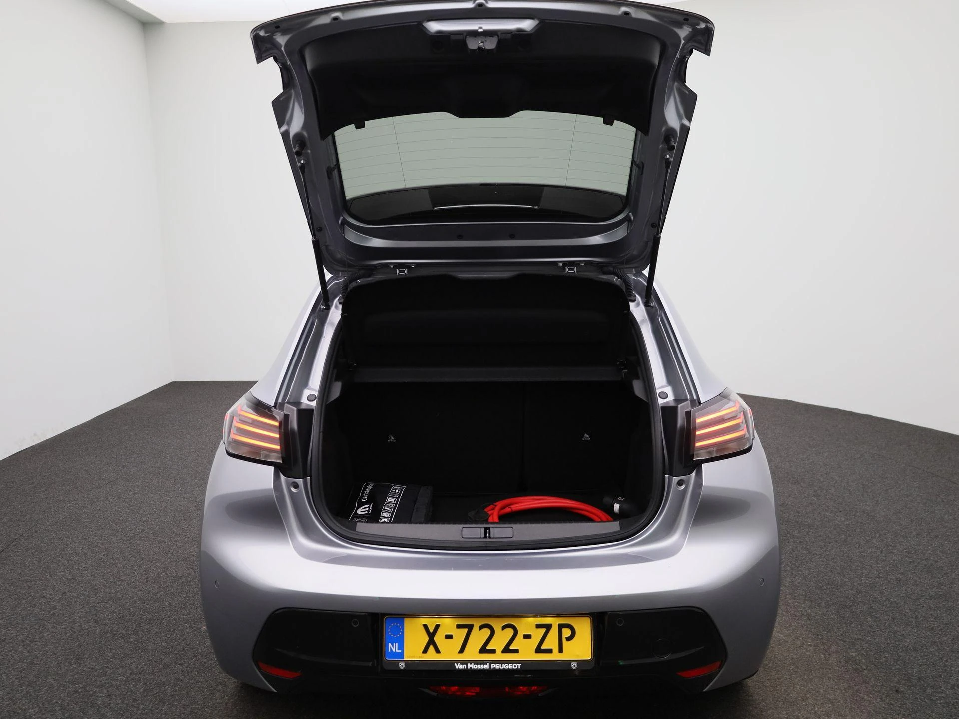 Peugeot e-208 - 11