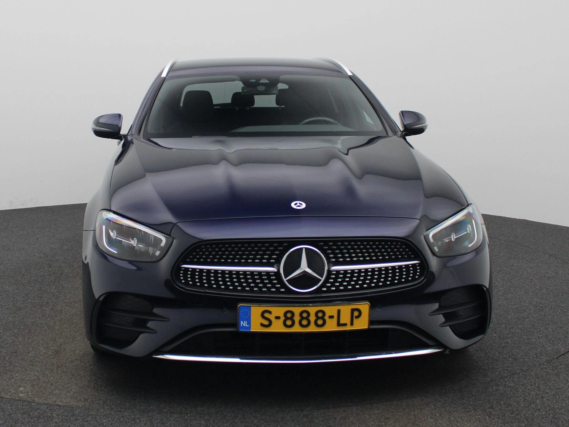 Mercedes-Benz-E-Klasse-image-2
