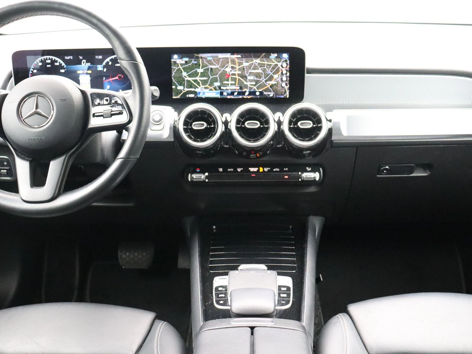 Mercedes-Benz GLB 200 Business Solution + CARPLAY + LED + CAMERA +