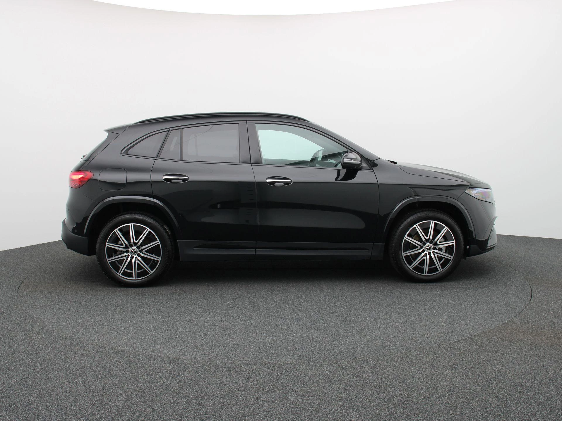 Mercedes-Benz EQA 250+ STAR EDITION + AMG + PANO DAK + BURMESTER + TREKHAAK + HEAD UP