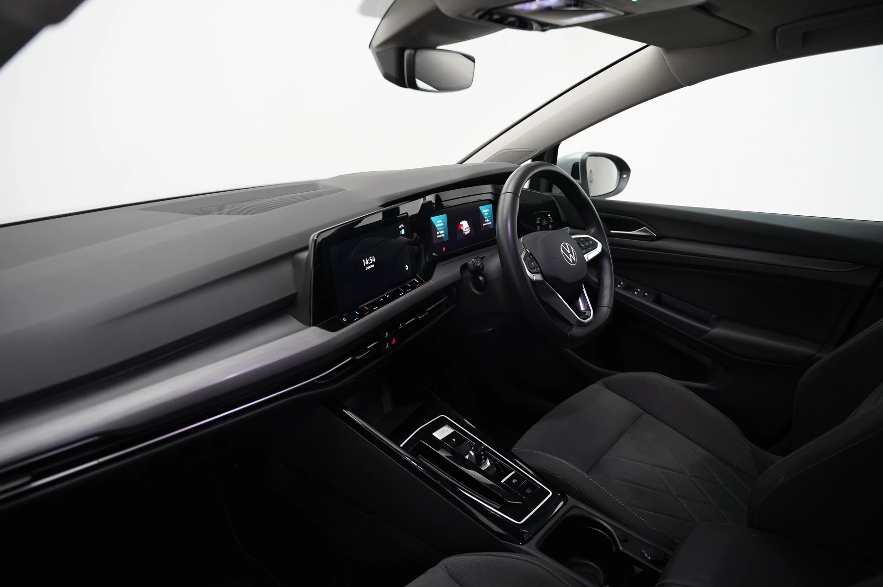 Volkswagen-Golf-image-1