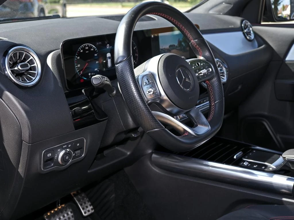Mercedes-Benz-GLA 200-image-9