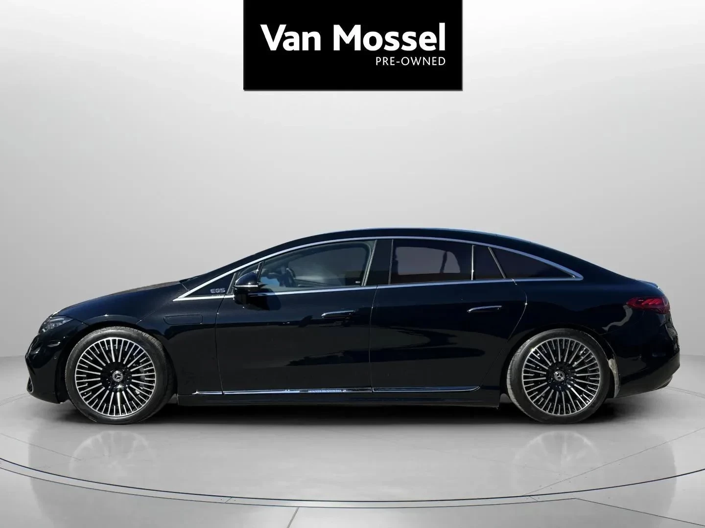 Mercedes-Benz-EQS-image-7