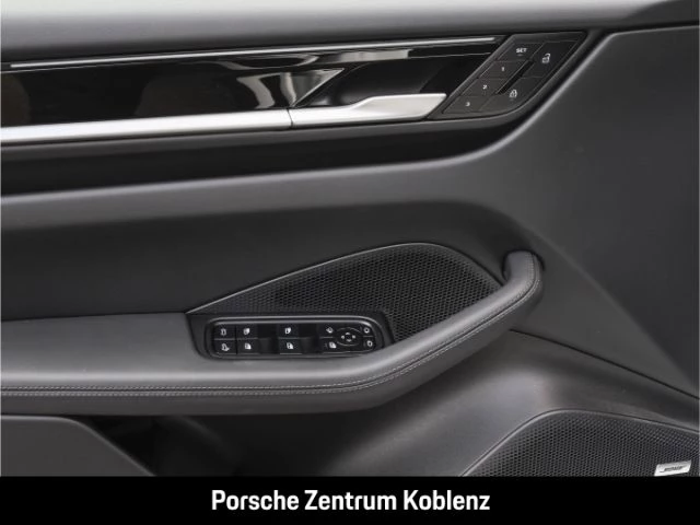 Porsche Macan -